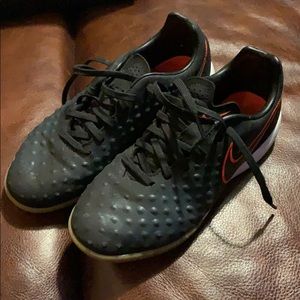 Nike Magistax Indoor Soccer Youth
